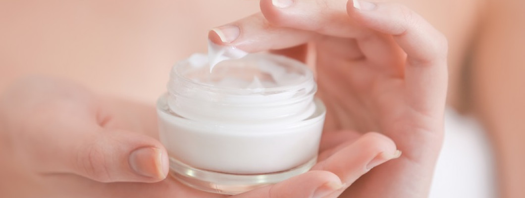 Hàng trăm mỹ phẩm bị thu hồi số công bố chỉ trong một ngày